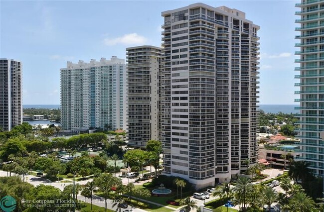 Building Photo - 20000 E Country Club Dr