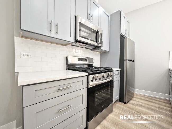 Building Photo - 432 W Belden Ave