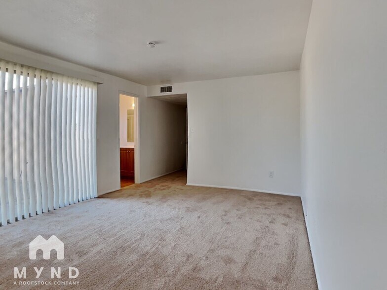 Building Photo - 6033 W Vernon Ave