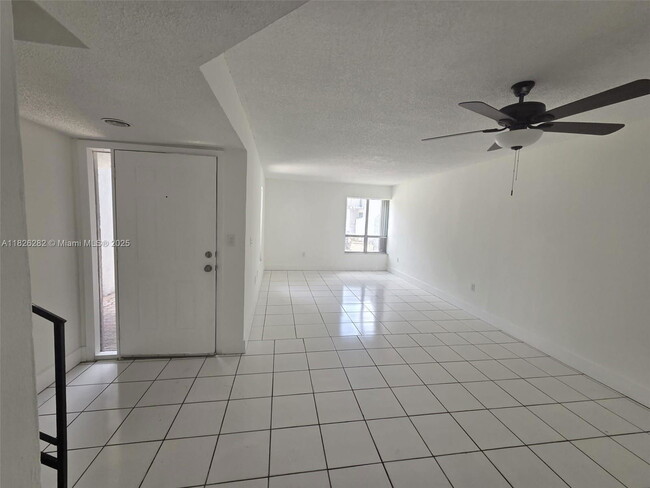 Building Photo - 3913 NW 76th Terrace