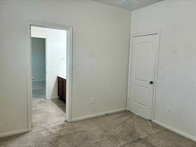 Building Photo - Bright 3BR 3BA Home w/ Community Pool & Dog Park • Fenced Backyard • Attached Garage in Round Rock