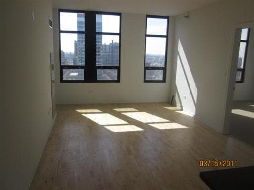 Building Photo - 10 E 13th St