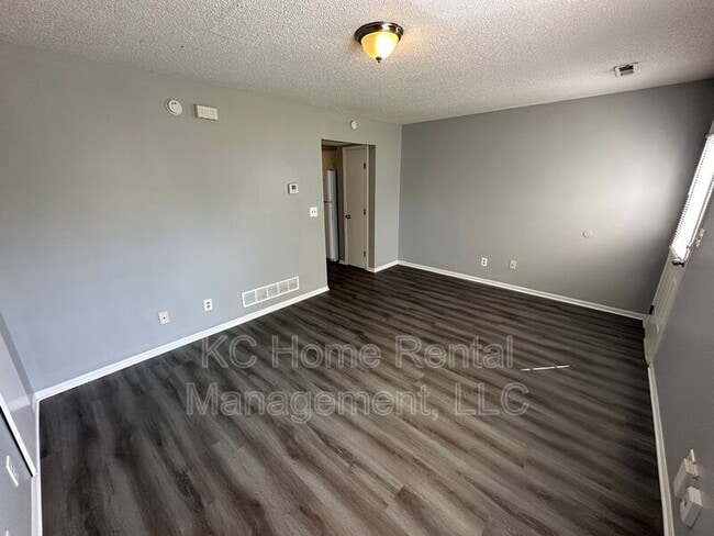 Building Photo - 506 A Skyvue Dr