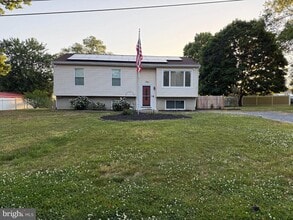 Building Photo - 3 Lauffer Ln