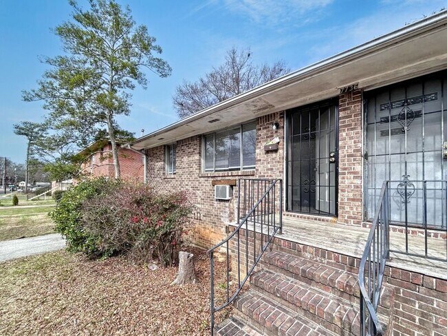 Building Photo - 7736 Rugby Ave