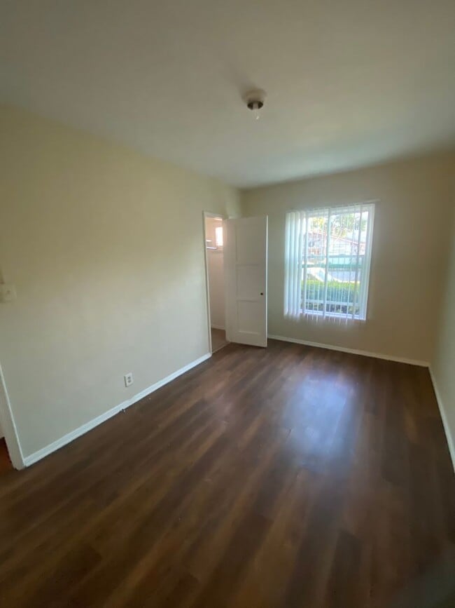 Building Photo - 203 W Cypress St