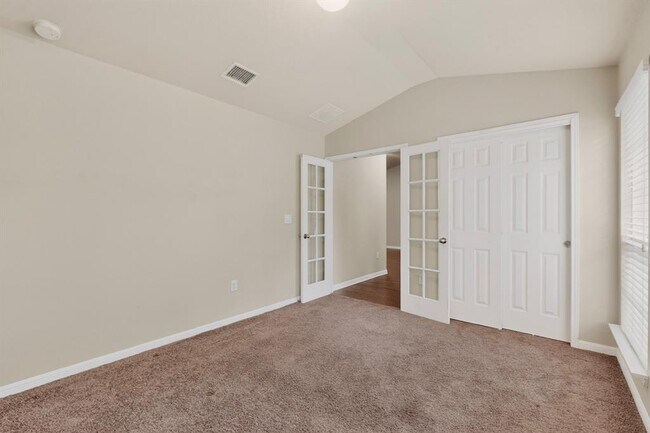 Building Photo - 18401 Friendship Hill Dr