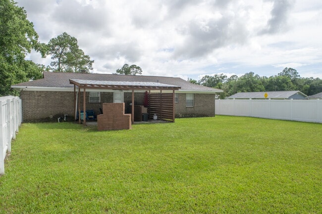Building Photo - 738 Carondelay Dr