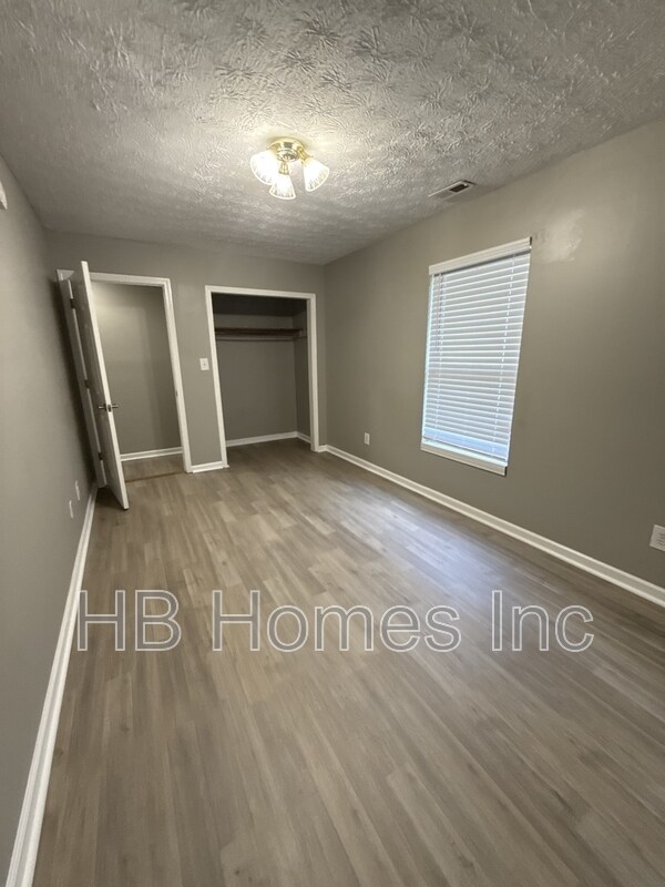 Building Photo - 407 Ash St