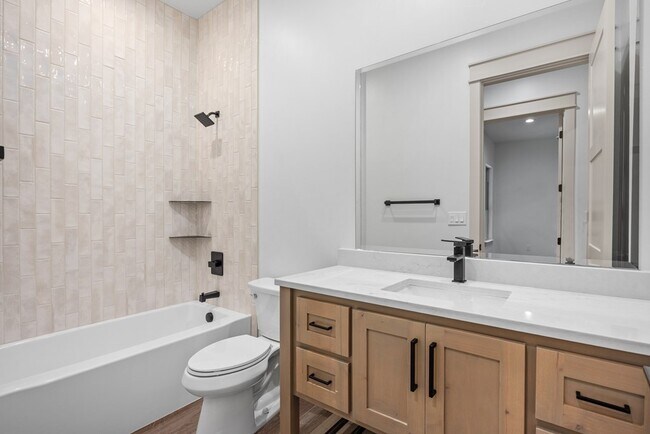 Building Photo - 2 Pinnacle Club Dr