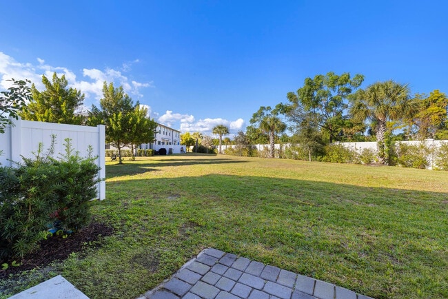 Building Photo - 1653 Lindley St