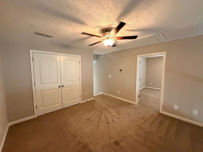 Building Photo - Gorgeous 2 BR 2.5 Bath End Unit Townhome - Available Now in Murfreesboro!