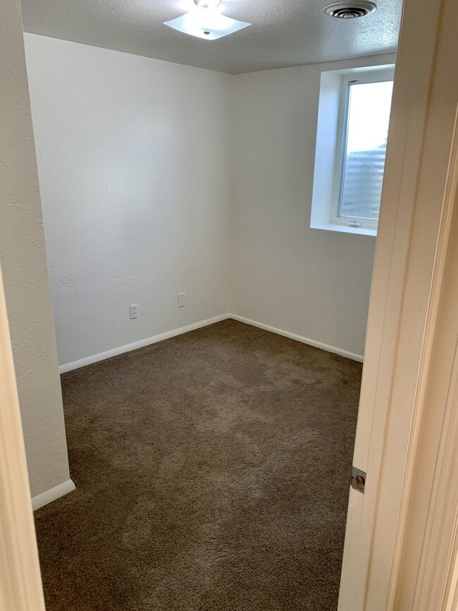 Building Photo - 3895 Kitt Dr