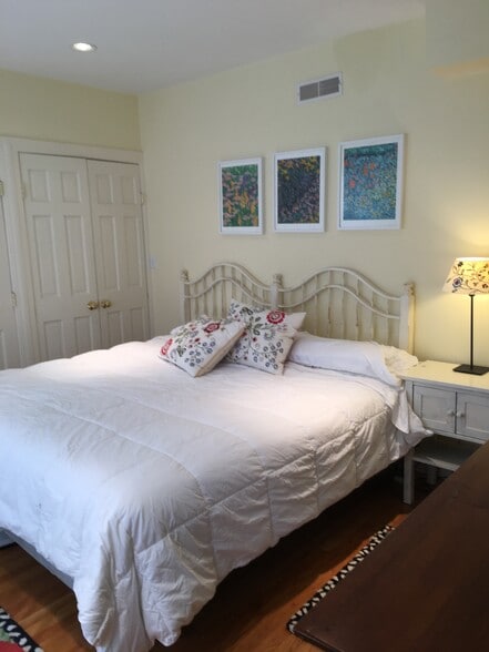 Building Photo - 36 Melrose St