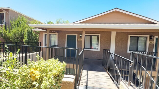 Building Photo - 2 Bedroom, 2 Bathroom Condo for Rent Near Downtown Prescott!