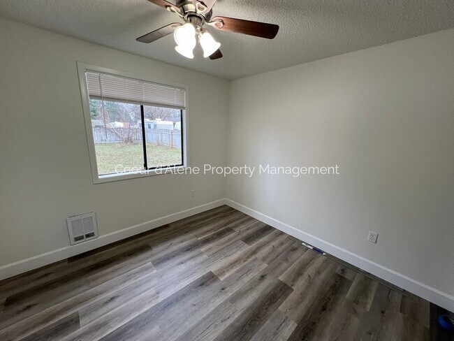 Building Photo - 14872 N Ohio St