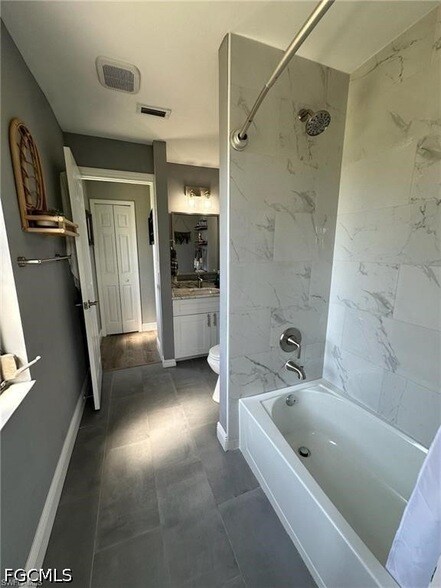 Building Photo - 1714 SE 2nd St