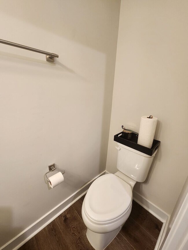 Building Photo - 3 Bedroom Townhome in Troutman