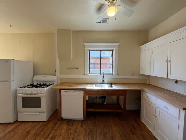 Building Photo - Historic, Charming Home in Coronado Distri...