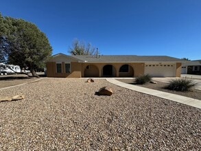 Building Photo - Comfy & Spacious 3 Bed Home! Mesa School District!