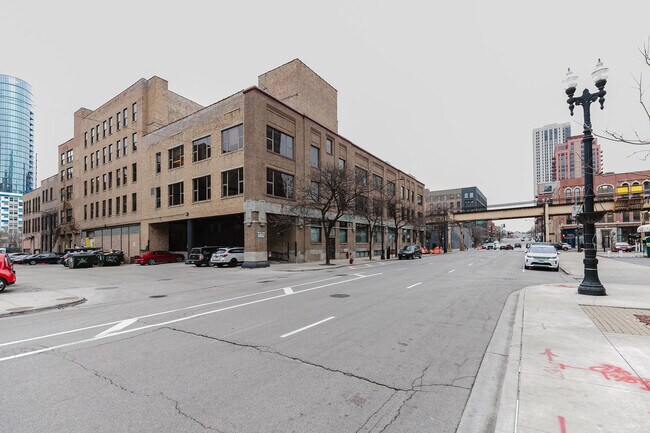 Building Photo - 165 North Des Plaines Street-SI FL12-ID748