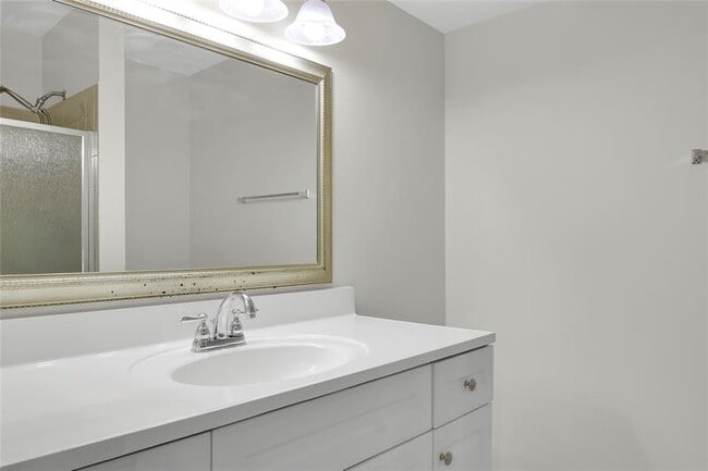 Building Photo - 7801 Courtyard Run W