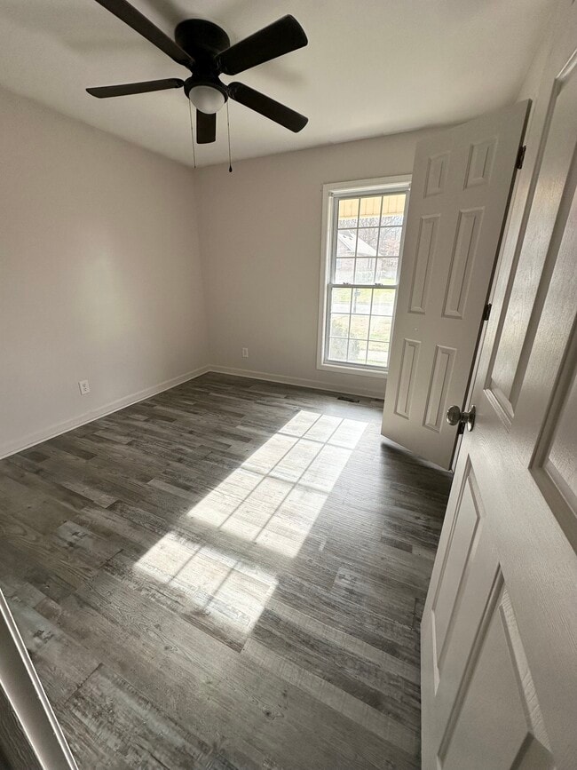 Building Photo - 125 Foxrun