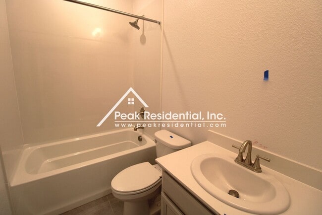 Building Photo - 4 br, 3 bath House - 8200 Triplefin Way