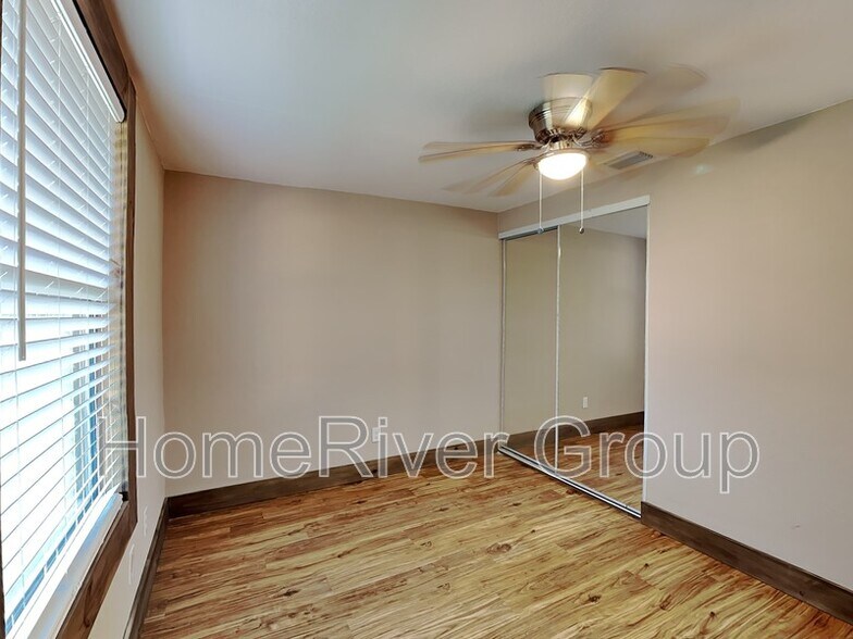 Building Photo - 416 E Welch Rd