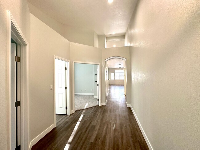 Building Photo - Aurora 4-By Pinnacle Homes