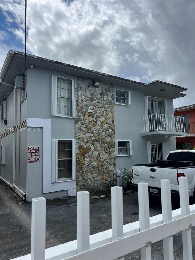 Building Photo - 1460 SW 4th St