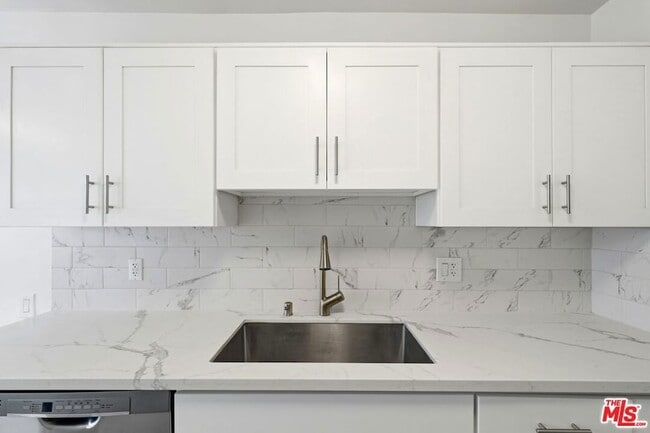 Building Photo - 612 Huntley Dr