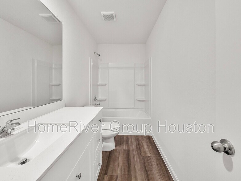 Building Photo - 3602 Bishop Ter Dr