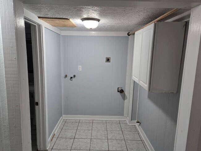 Building Photo - 181 Barracuda St