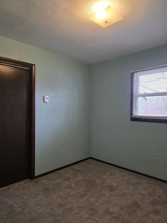 Building Photo - Three bedroom home in North Baltimore