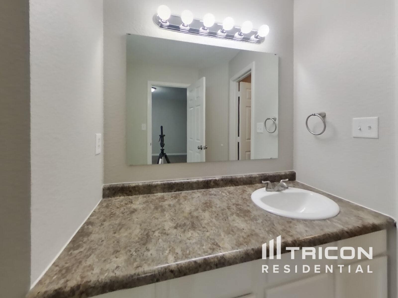 Building Photo - 522 Harmony Dr