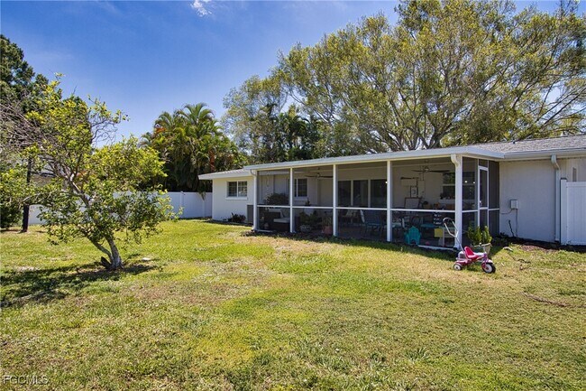 Building Photo - 1327 Sunbury Dr