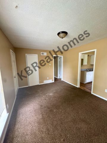 Building Photo - 4434 Whiteside St
