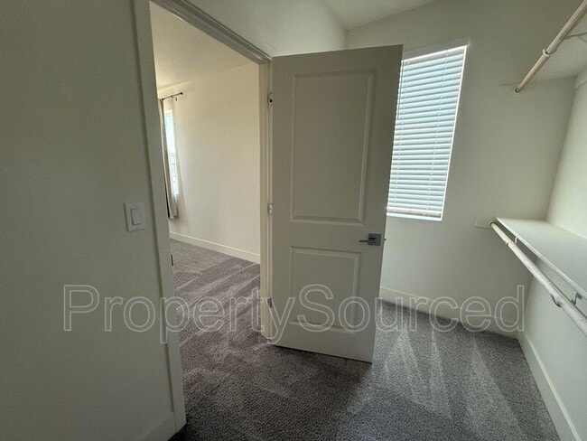 Building Photo - 2044 Daimler St