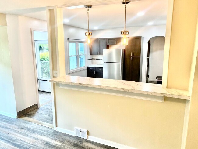 Building Photo - 60 Bridgeman St