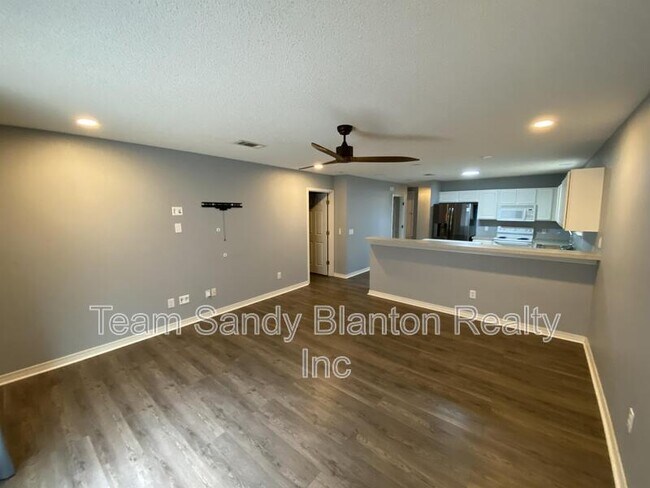 Building Photo - 10340 Chinaberry Ct