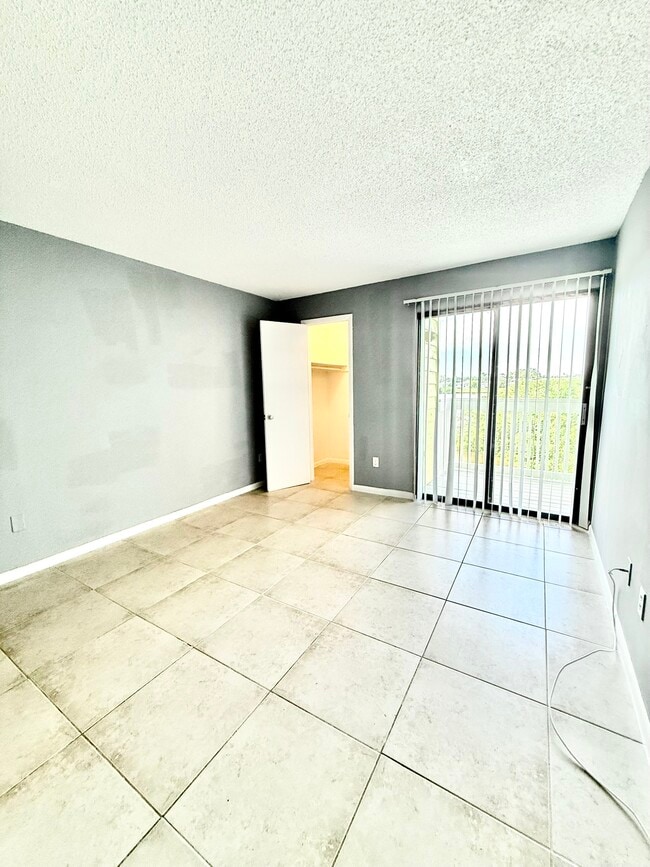 Building Photo - 455 Alt 19