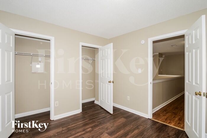 Building Photo - 10166 Green Moss Dr N