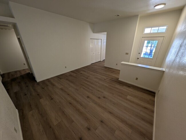 Building Photo - 5117 Kingsbridge