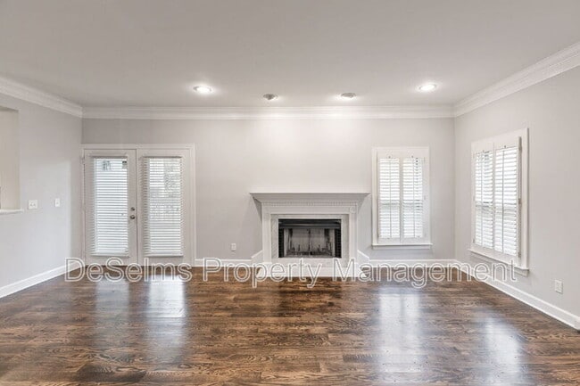 Building Photo - 210 Ashlawn Ct