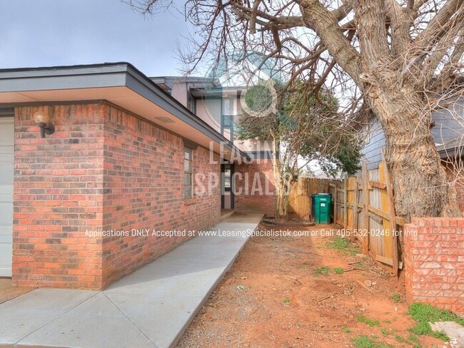 Building Photo - Spacious Updated 3 Bed 2 bath Home