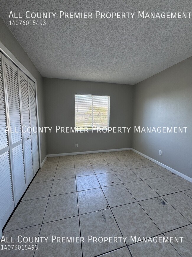 Building Photo - 5231 Via Hacienda Cir