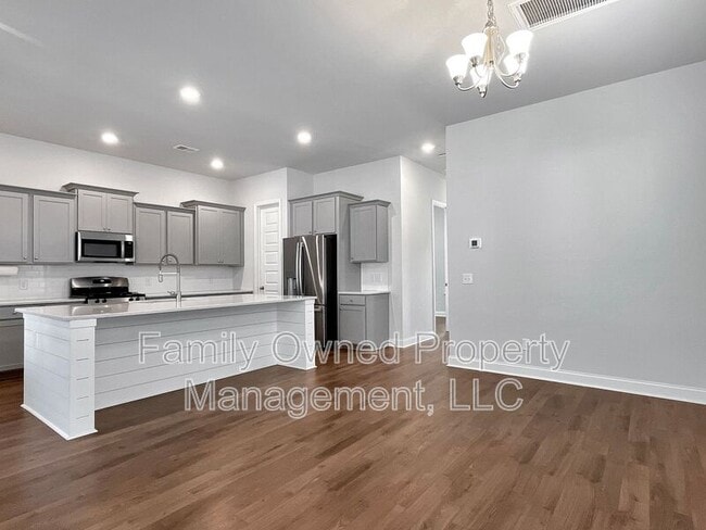 Building Photo - 420 W Respite Ln