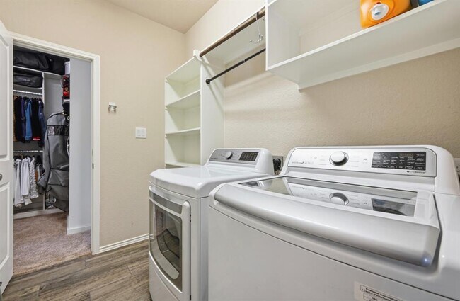 Building Photo - 373 Lacey Oak Lp