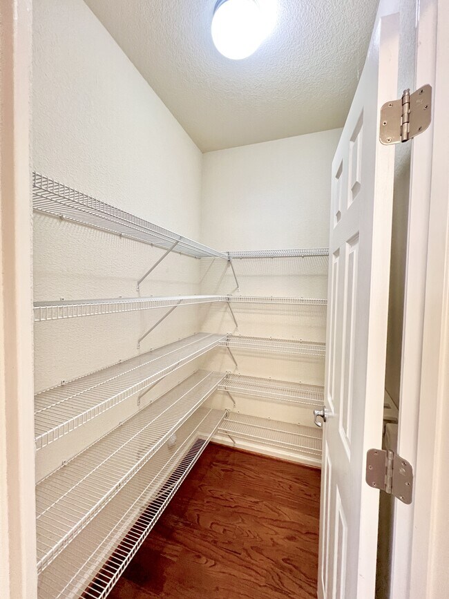 Building Photo - 109 Zebulon Ct